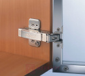 Zawias meblowy nakładany BLUM 71T950A Clip-T 95° do wąskich ram aluminiowych MERKURY AKCESORIA MEBLOWE Zawias meblowy nakładany BLUM 71T950A Clip-T 95° do wąskich ram aluminiowych MERKURY AKCESORIA MEBLOWE